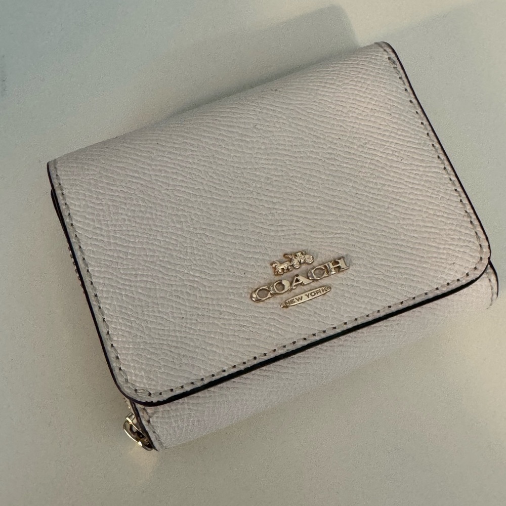 EUC Coach Micro Wallet White Leather Wallet